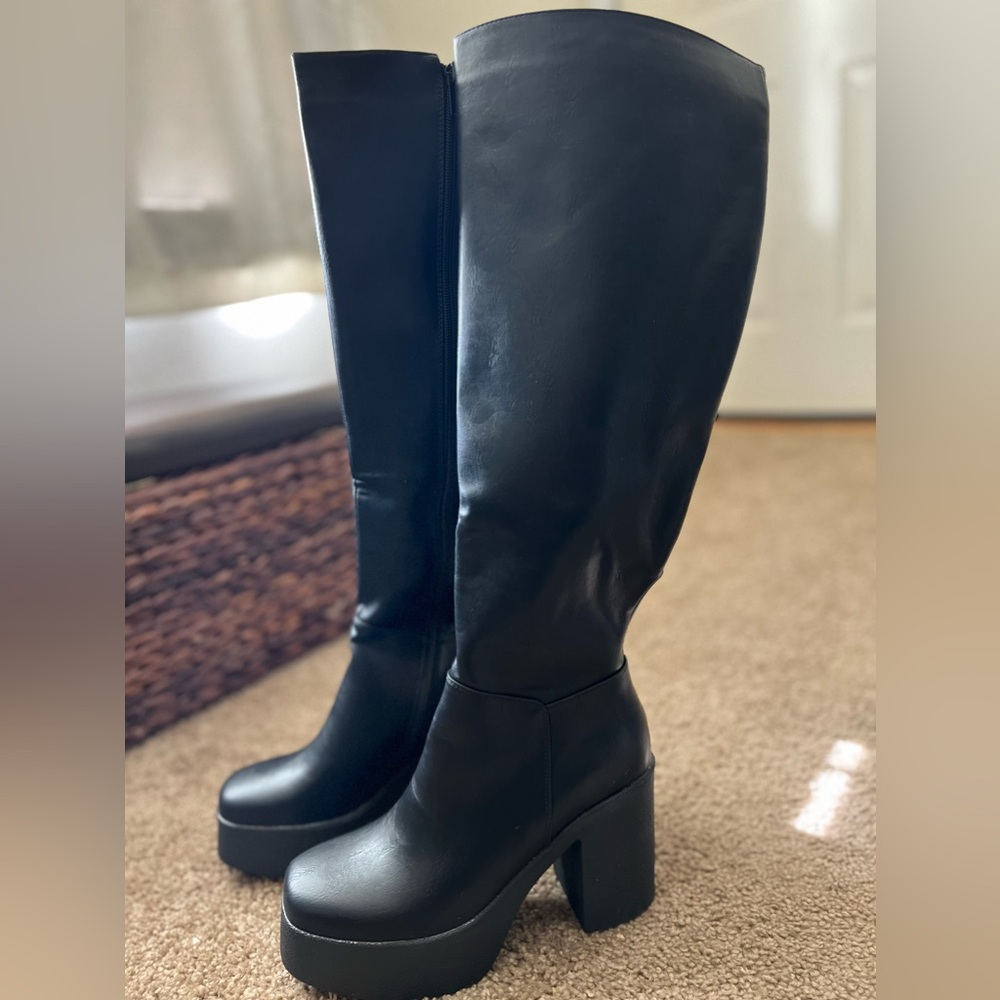 Lamoda Slick Knicks Wide Fit - Size 8